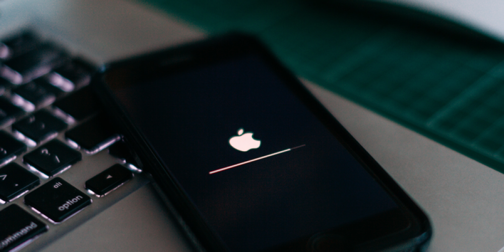 iOS 15.4.1 Update Fixes Security & Battery Bug
